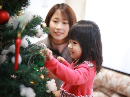 Anak Bertanya, 'Kenapa Ada Pohon Natal di Rumah?' Ini Penjelasannya