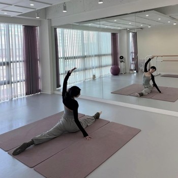 Kenalan dengan Ballet Workout, Olahraga yang Lagi Disukai Para Artis Korea