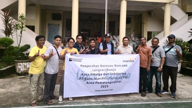 Bank Mandiri percepat penyaluran 67.000 paket bantuan untuk korban banjir dan longsor di Aceh, Sumut, dan Sumbar, memastikan kebutuhan dasar terpenuhi.