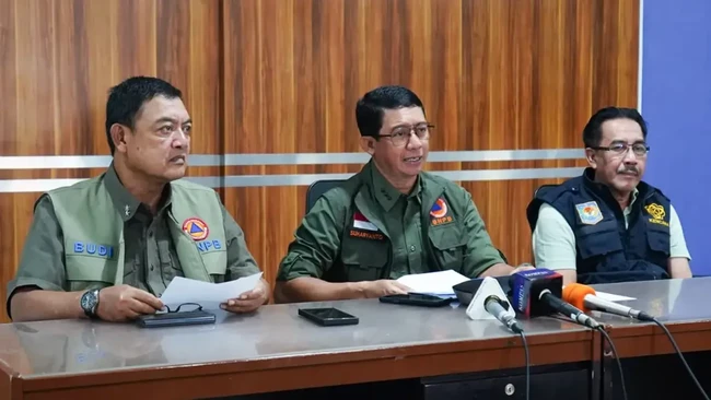 Kepala BNPB Suharyanto menyebut jaringan komunikasi di 15 dari 18 kabupaten & kota di Aceh mulai pulih.