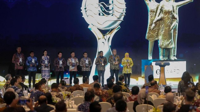 PT Bank Negara Indonesia (BNI) meraih dua penghargaan di BI Awards 2025, menegaskan perannya dalam stabilitas keuangan dan penguatan ekonomi kerakyatan.