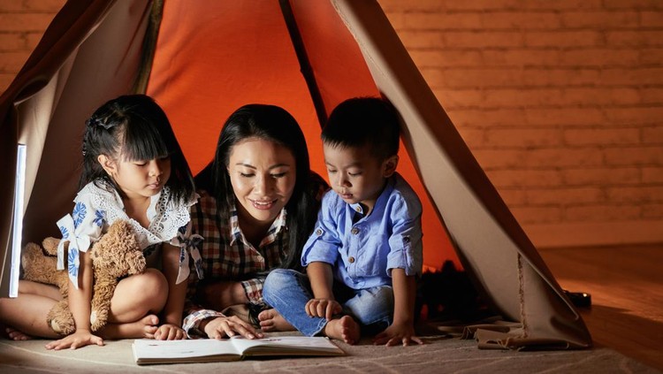 Bolehkah Membacakan Cerita Horor atau Kisah Hantu ke Anak? Ini Kata Pakar