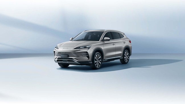 BYD Sealion 6 PHEV ditawarkan mulai Rp425 juta, sedangkan model senior Toyota RAV4 PHEV dilego Rp604,5 juta dan Mitsubishi Outlander PHEV Rp565 juta.