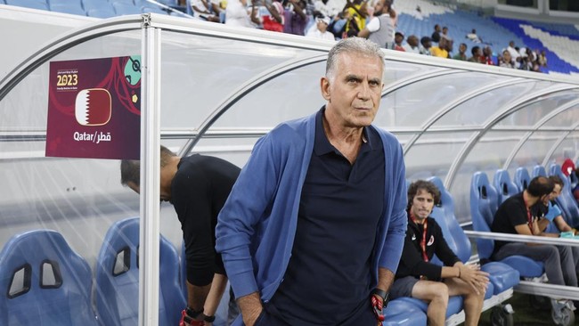 Pelatih timnas Oman, Carlos Queiroz, melakukan protes keras terhadap wasit usai kalah 1-2 dari Arab Saudi di FIFA Piala Arab 2025, Rabu (3/12) dini hari WIB.