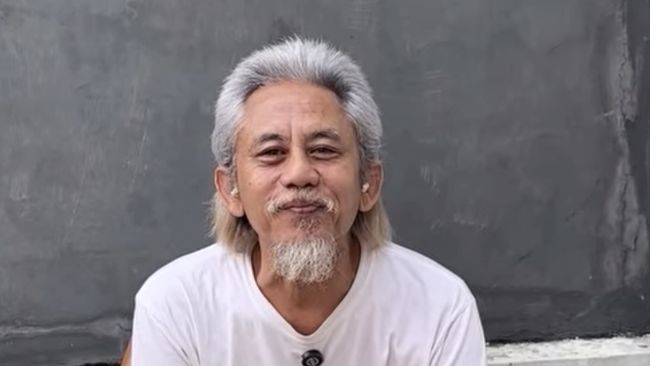 Keluarga mulai buka suara mengenai kondisi dan penyebab Epy Kusnandar meninggal dunia pada Rabu (3/12).