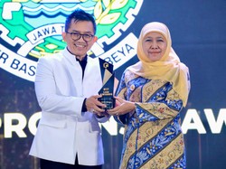 Khofifah Dinobatkan sebagai Transformational Leader pada LAN Awards 2025