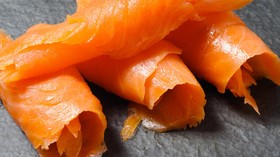 Suka Makan Salmon Asap? Kenali Dulu Risikonya buat Kesehatan
