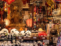 Tolak Belanja, 23 Turis Disekap Pemandu Wisata di Toko Oleh-oleh