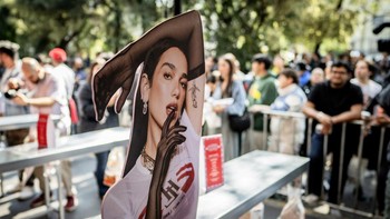 FOTO: Sajian Taco Spesial Warnai Konser Dua Lipa di Meksiko