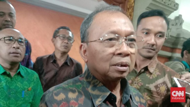 Gubernur Bali Wayan Koster ingin menghentikan praktik akomodasi Airbnb di Pulau Dewata lantaran tidak berkontribusi terhadap pendapatan asli daerah (PAD).