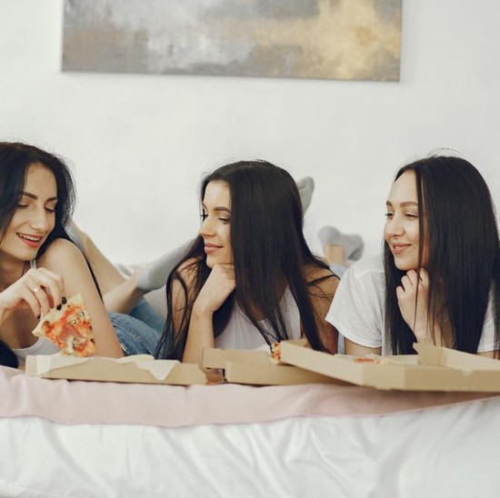 5 Tips Liburan di Rumah Saja ala 'Staycation' yang Bisa Dicoba