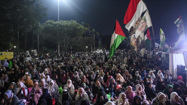 Di depan Wamenag, Ketua Reuni 212, Muhammad bin Husein Alatas mengusulkan 2 Desember jadi Hari Ukhuwah Indonesia dan libur nasional. Usul itu dicatat Wamenag.