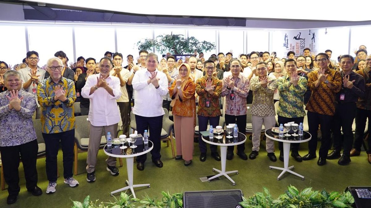 Menko Perekonomian Tinjau Program Pemagangan Nasional di Telkom