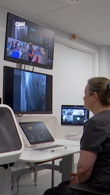 Melihat Tegangnya Uji Coba Operasi Stroke Jarak Jauh Pakai Robot