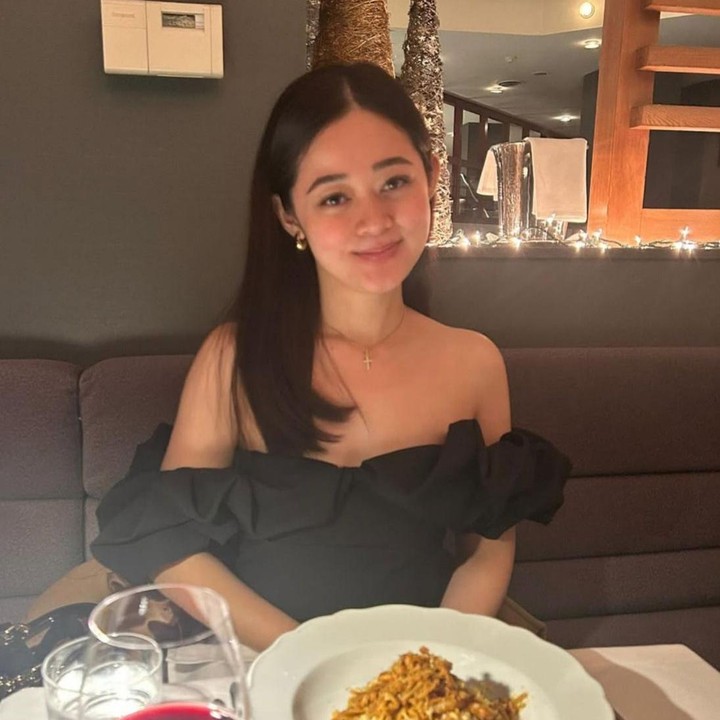 <p>Artis cantik yang akrab disapa Cindy ini sudah tinggal di Kanada sejak tahun 2012. Saat itu, ia menempuh pendidikannya di Vancouver Film School hingga Humber College. Setelah lulus, ia mulai merintis kariernya di luar negeri dan kini sibuk bekerja, Bunda. (Foto: Instagram @giselacindy12)</p>