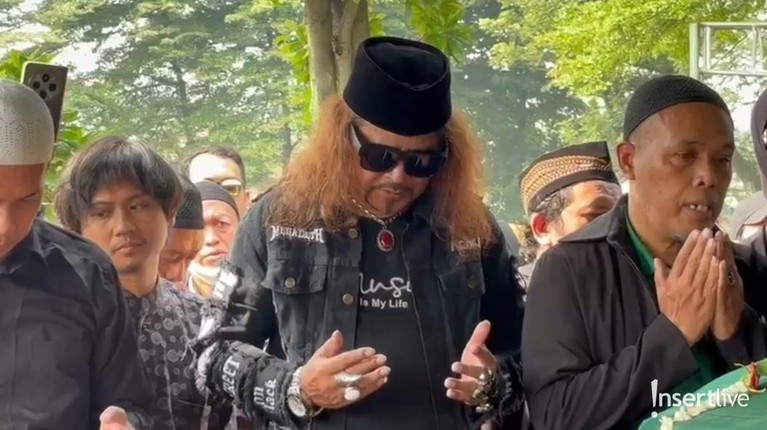 7 Potret Pemakaman Epy Kusnandar