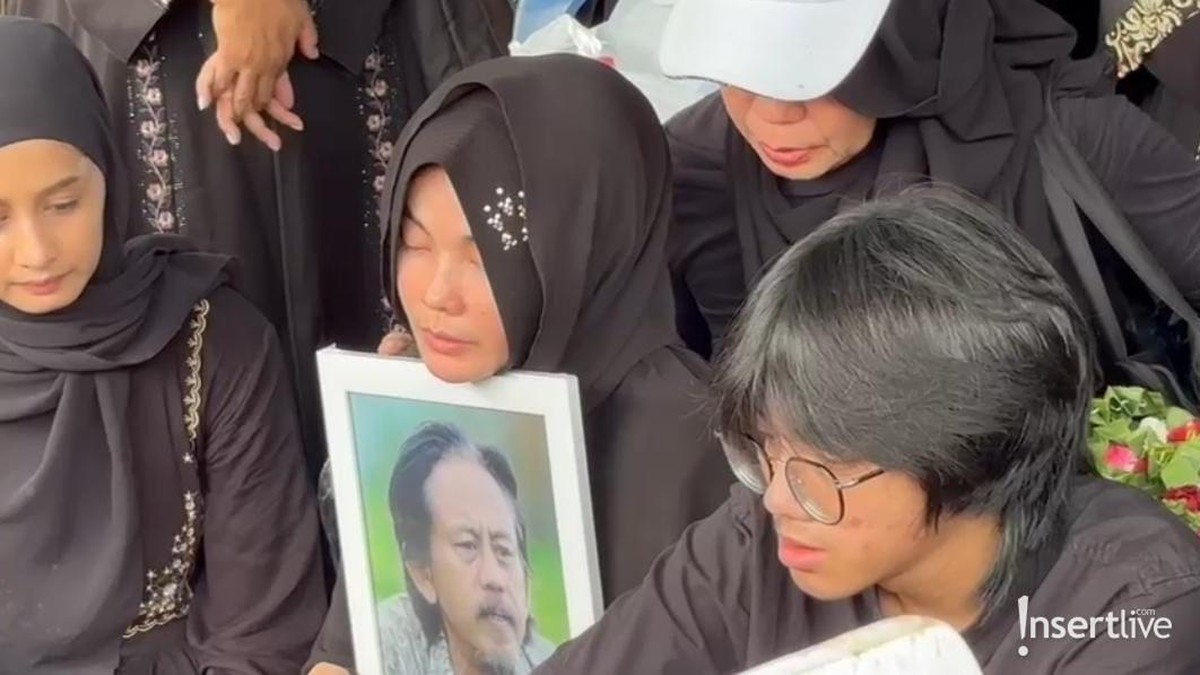 7 Potret Pemakaman Epy Kusnandar