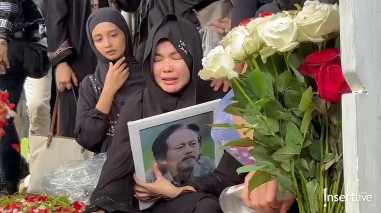 7 Potret Pemakaman Epy Kusnandar