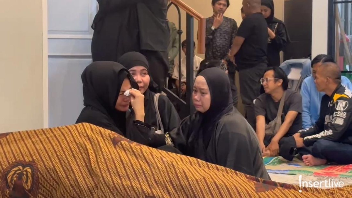 7 Potret Terkini Jelang Pemakaman Epy Kusnandar