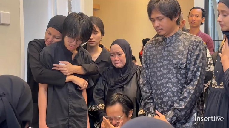 7 Potret Terkini Jelang Pemakaman Epy Kusnandar