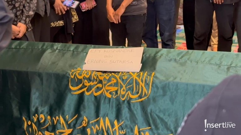 7 Potret Terkini Jelang Pemakaman Epy Kusnandar