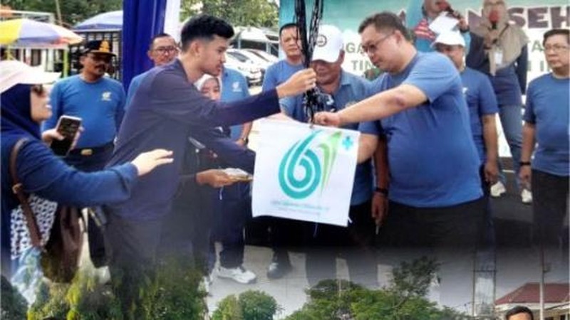 Puncak Peringatan Hari Kesehatan Nasional (HKN) ke-61 tingkat Kabupaten Indramayu berlangsung meriah di halaman GOR Singalodra, Kamis (27/11).