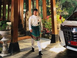 7 Gaya Estetik Agung Surahman Aspri Prabowo yang Bikin Konten di Lokasi Banjir Sumatra