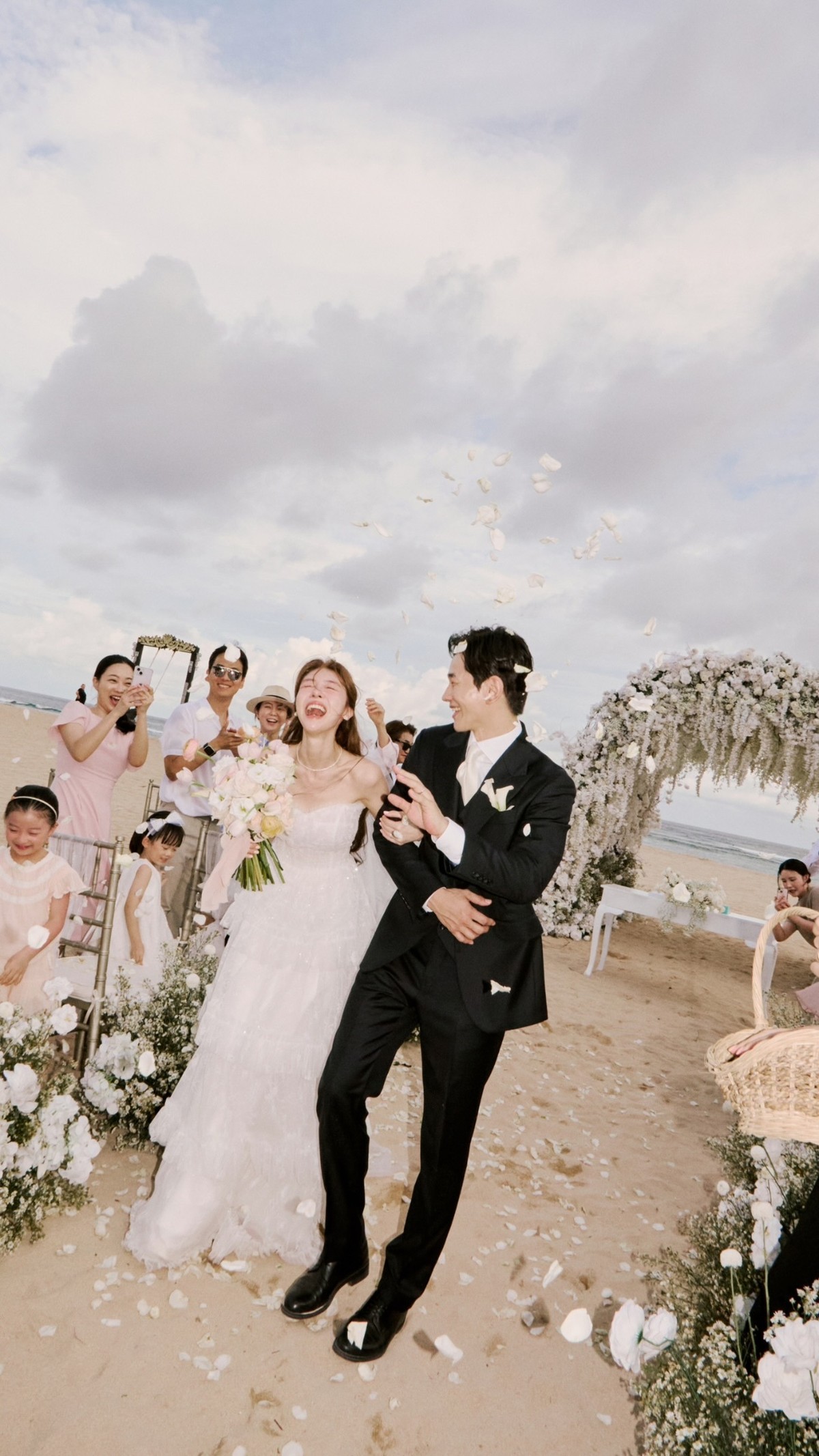 Bang Minah & On Juwan menikah di Bali&period;