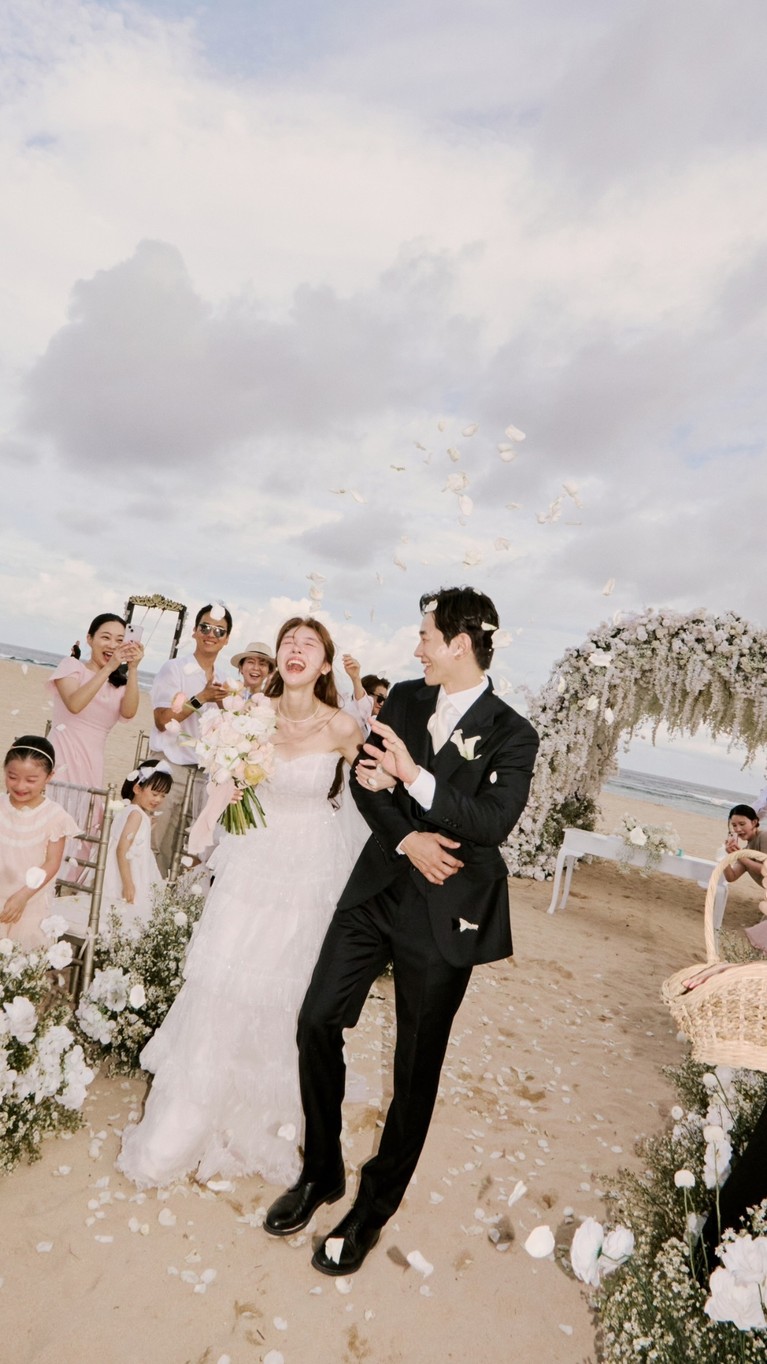 Bang Minah & On Juwan menikah di Bali.