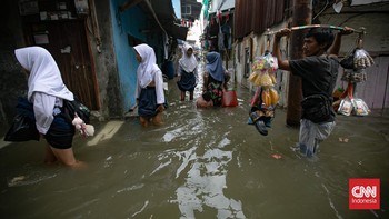 FOTO: Banjir Rob Menerjang Pesisir Jakarta