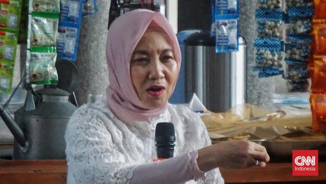 Mantan Kepala BMKG, Dwikorita, menjelaskan bencana banjir bandang di Sumatra sebagai fenomena alamiah dengan pengaruh antropogenik. Pemetaan ulang diperlukan.