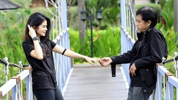 Highlight Dunia Hiburan InsertLive : 17 Tahun Menikah, 7 Potret Karina Ranau dan Epy Kusnandar hingga Maut Memisahkan