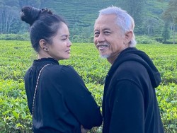 Karina Ranau Menangis Bersimpuh di Makam Epy Kusnandar karena Rindu yang Tak Ada Obatnya