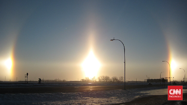 Fenomena langka 'Sun Dogs' terlihat di Mongolia Dalam, China, pada 1 Desember. Matahari tampak memiliki dua kembaran, menciptakan pemandangan menakjubkan.