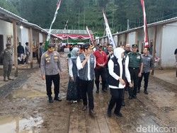 Gubernur Khofifah Resmikan Huntara Korban Tanah Gerak Trenggalek