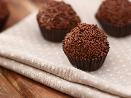 7 Resep Kue Rambutan Natal yang Enak, Mudah Dibuat & Disukai Anak