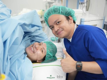 Novia Santoso Istri Calvin Jeremy Melahirkan Anak Pertama, Keluarga Hadir Jadi Support System