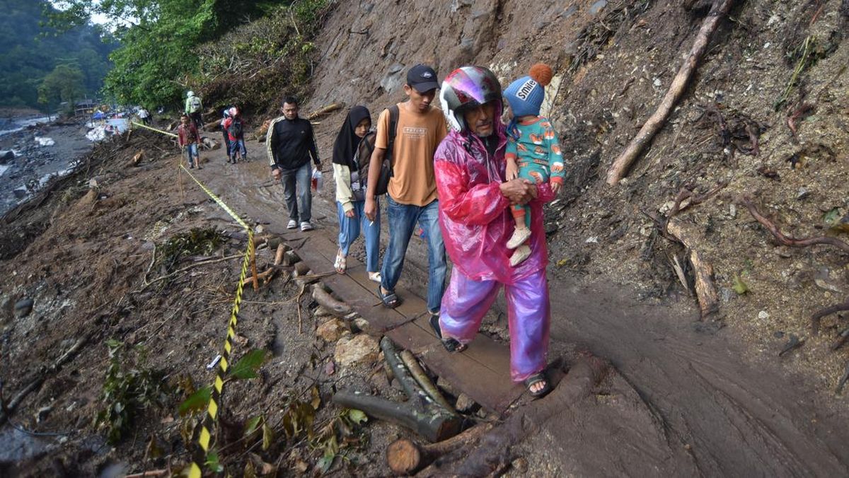 Fakta Terbaru Bencana Sumatra: Pengungsi Demam, Bau Bangkai Menyeruak