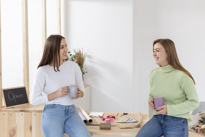 Kalimat yang sering diucapkan orang pemikir tingkat tinggi adalah “Mari Kita Lihat Ini dari Sudut Pandang yang Berbeda”. Orang dengan pemikiran tingkat tinggi senang memandang ide dan diskusi dari semua sisi, bahkan yang berbeda dari mereka.