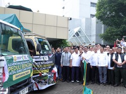 Mentan Amran Lepas 207 Truk Bantuan Bencana Banjir Sumatera