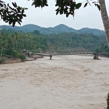 Viral Wanita Mengungsi dari Banjir Aceh, Jalan Kaki hingga 20 Kilometer Selama 4 Hari