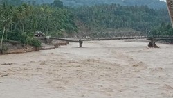 Viral Wanita Mengungsi dari Banjir Aceh, Jalan Kaki hingga 20 Kilometer Selama 4 Hari