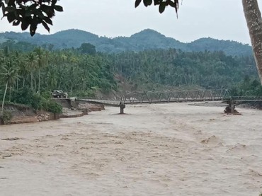 Viral Wanita Mengungsi dari Banjir Aceh, Jalan Kaki hingga 20 Kilometer Selama 4 Hari