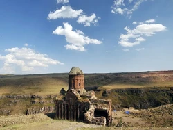 Drama Panjang Kota Seribu Gereja yang Kini Tak Bernyawa