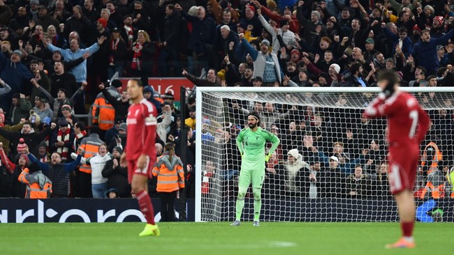 Liverpool harus puas bermain imbang 1-1 melawan tim promosi, Sunderland yang diwarnai blunder Virgil van Dijk pada pekan ke-14 Liga Inggris.