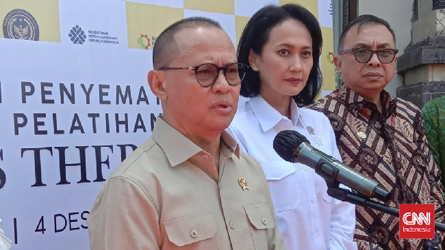 Menteri P2MI Mukhtarudin menargetkan sebanyak 700 ribu Pekerja Migran Indonesia (PMI) untuk bekerja di luar negeri pada 2026.