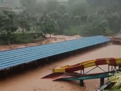 Sungai Meluap Rendam Objek Wisata di Cililin Bandung Barat