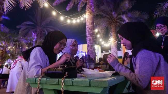 Global Harmony yang diprakarsai oleh Kementerian Media Arab Saudi jadi panggung bagi makanan Indonesia seperti bakso, tahu gejrot, hingga sate untuk unjuk gigi.