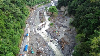 FOTO: Penampakan Jalan Putus di Lembah Anai karena Banjir Bandang