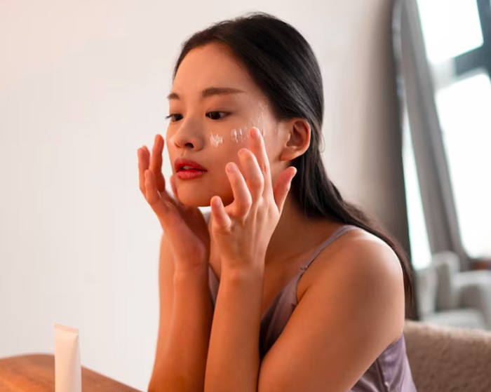 Perawatan Kulit Sehat Yang Tepat Saat Cuaca Tidak Menentu Dan Musim Hujan/Foto: freepik.com/freepik